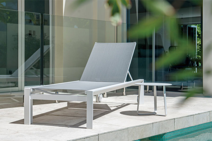 Bain de soleil en aluminium, NICKY BLANC